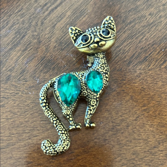 Vintage Gold and Green Cat Brooch - Picture 2 of 4